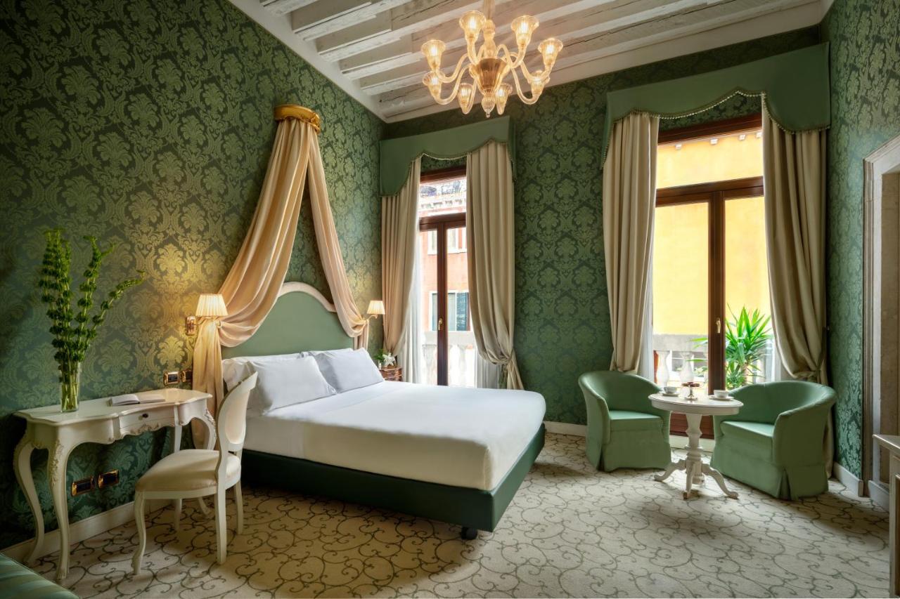 Camera Matrimoniale Premium con Divano-Letto