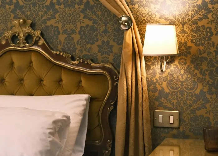 Cheap hotel: H O T E L S A N G A L L O L